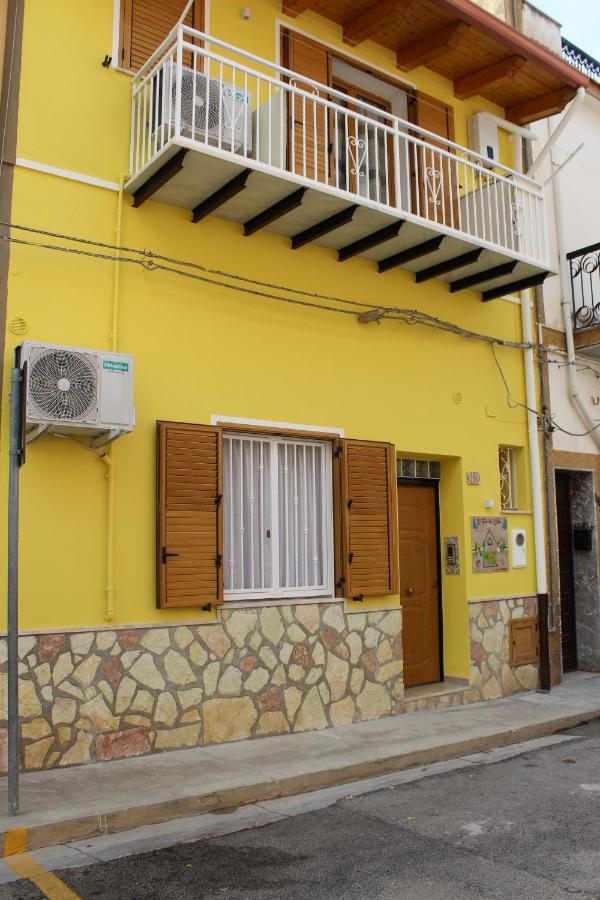 La terra del sole Cinisi Exterior foto